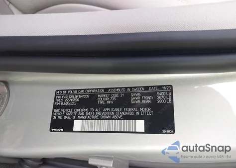 2024 Volvo Xc60 B5 Plus Dark Theme z USA, uszkodzony, nr VIN YV4L12RL0R1841209